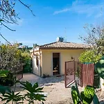 Feriehus - Sleeps 4 - Parking - Garden