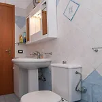 - Sleeps 4 - Parking - Garden *