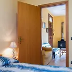 - Sleeps 4 - Parking - Garden Feriehus *