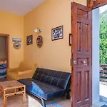 Feriehus - Sleeps 4 - Parking - Garden Noto