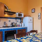 - Sleeps 4 - Parking - Garden Feriehus