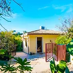 - Sleeps 4 - Parking - Garden Feriehus