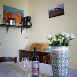 - Sleeps 4 - Parking - Garden Feriehus