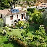 - Sleeps 4 - Parking - Garden Feriehus