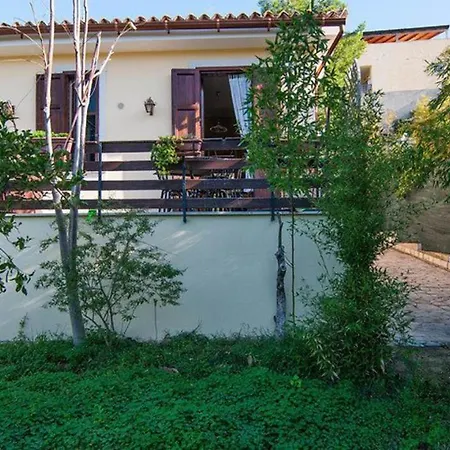 Lovely 3-bed In * Noto