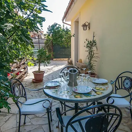 Сasa de vacaciones - Sleeps 4 - Parking - Garden