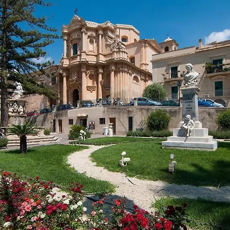 Lovely 3-bed In * Noto