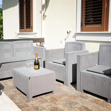 Feriehus - Sleeps 4 - Parking - Garden *