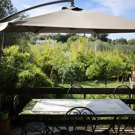 Feriehus - Sleeps 4 - Parking - Garden Noto